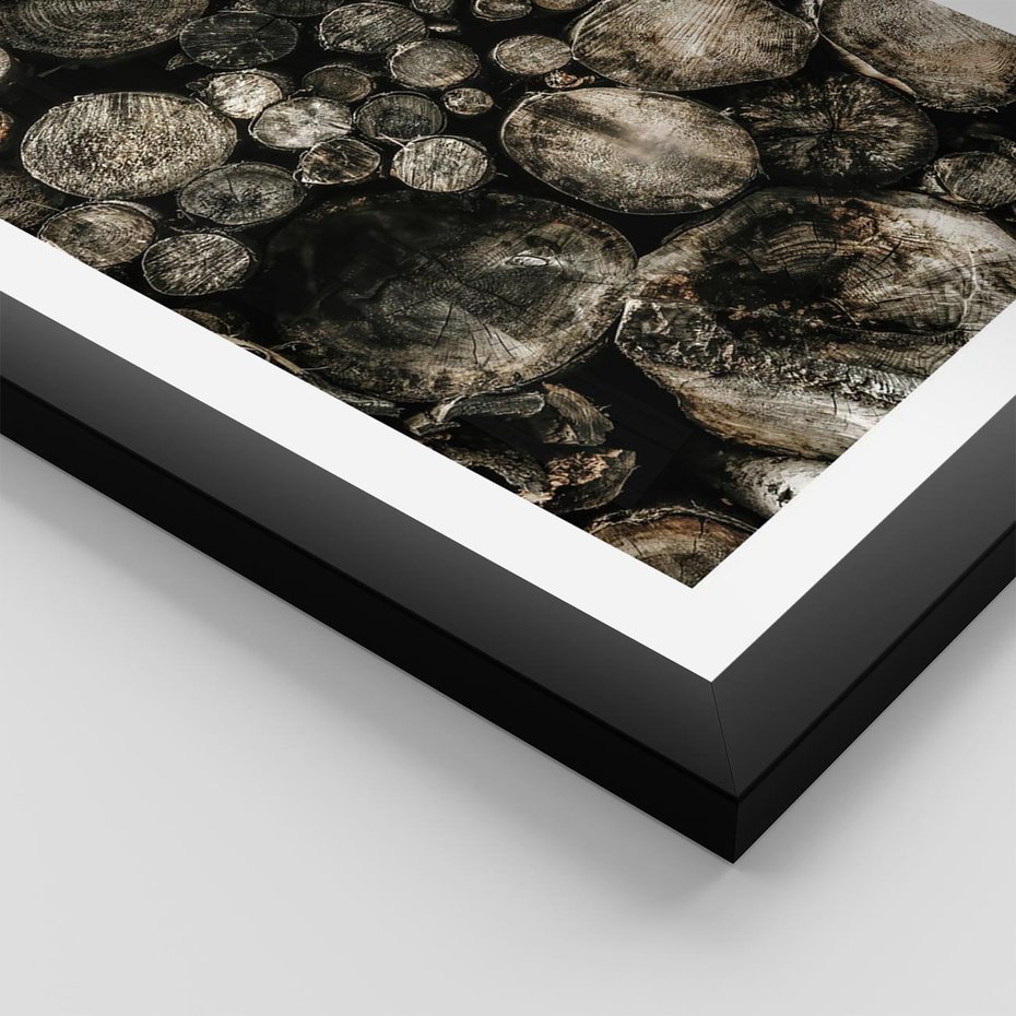 Plakat w ramie 40x50 - Stos Drewna - kłody drewna, pociete drweno - rama czarna