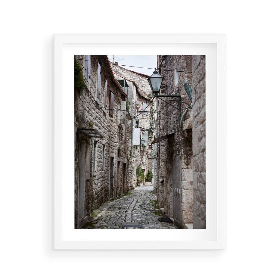 Plakat w ramie 40x50 - Malownicza uliczka we Włoszech - uliczka, Włoch - rama biała