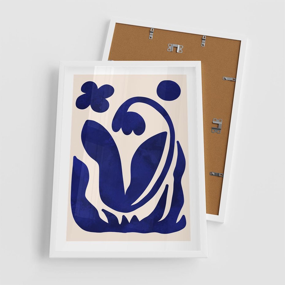 Plakat w ramie 50x70 - Bezgraniczne Echa Serca - abstrakcyjny obraz plakat, dziwne niebieskie kształty przypominają kwiat - rama biała