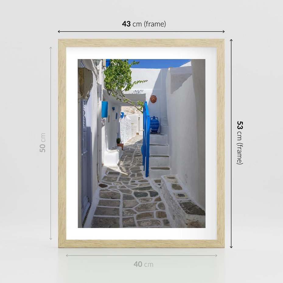Plakat w ramie 40x50 - Uroki Santorini: Perspektywiczna Uliczka - uliczka, perspektywa - rama drewno