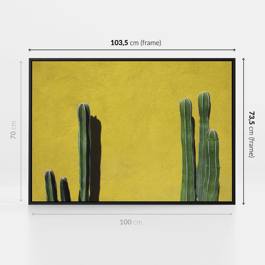 Obraz w ramie 100x70 - Refleksje w roślinnym odbiciu - zielone kaktusy na tle żółtej ściany, soczyste kolory - rama czarna