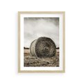 Plakat w ramie 30x40 - Siano w Sepii: Wiejska Tradycja - snopek siana, bela siana - rama drewno