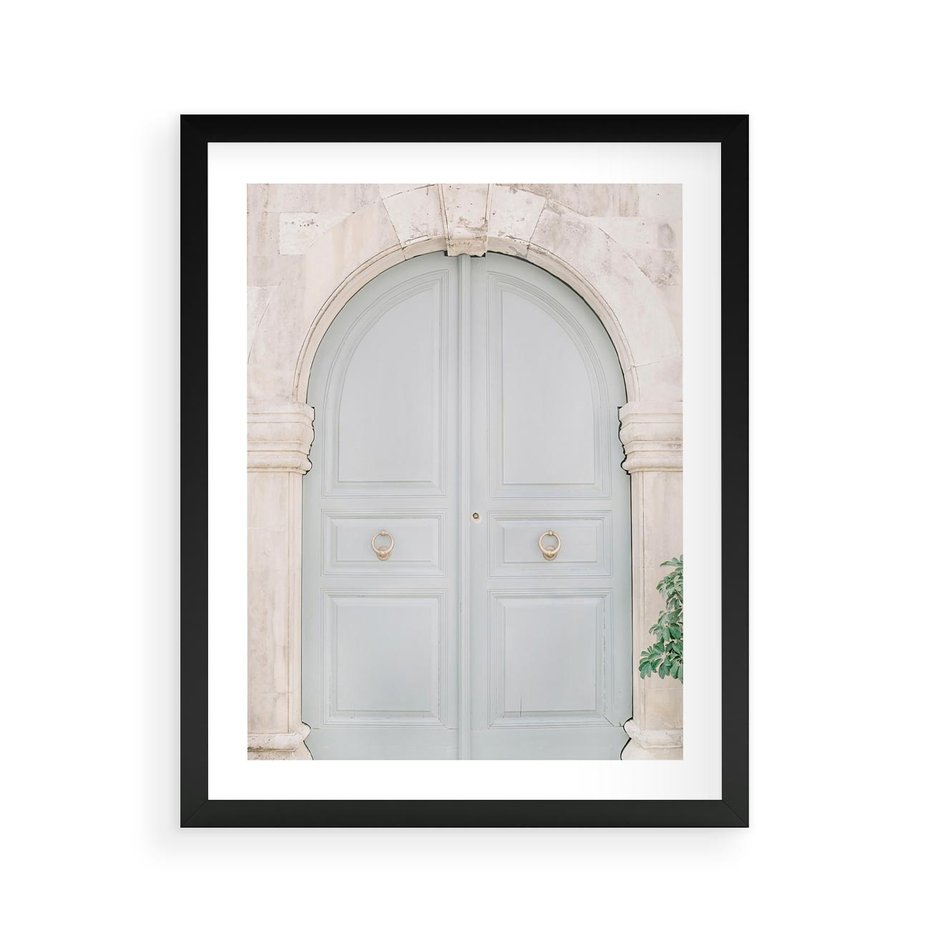 Plakat w ramie 40x50 - Błękitne Drzwi Kamienicy: Urok Historii - stare piękne drzwi do kamienicy, błękitne drzwi - rama czarna