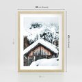 Plakat w ramie 30x40 - Domek w Górach w Białym Odcieniu - zima, domek w górach - rama drewno