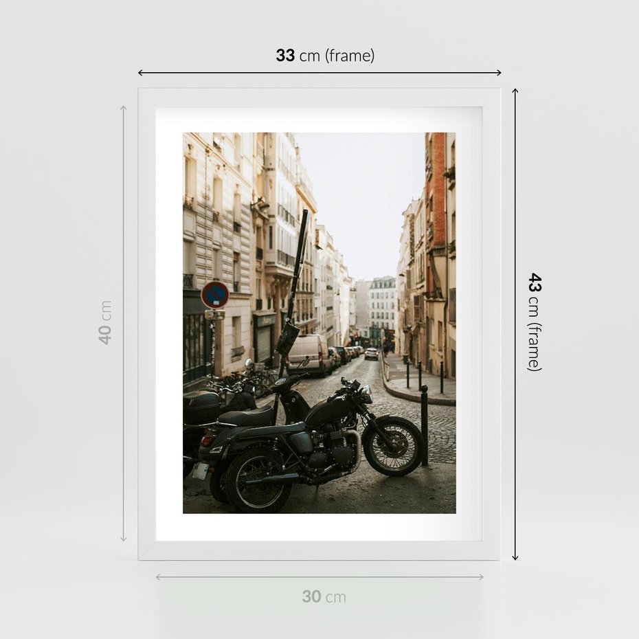 Plakat w ramie 30x40 - Ducha Przygody - motor, uliczka - rama biała