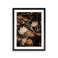 Plakat w ramie 30x40 - Jesienna Melodia: Liście i Szyszki - suche liście, szyszki - rama czarna
