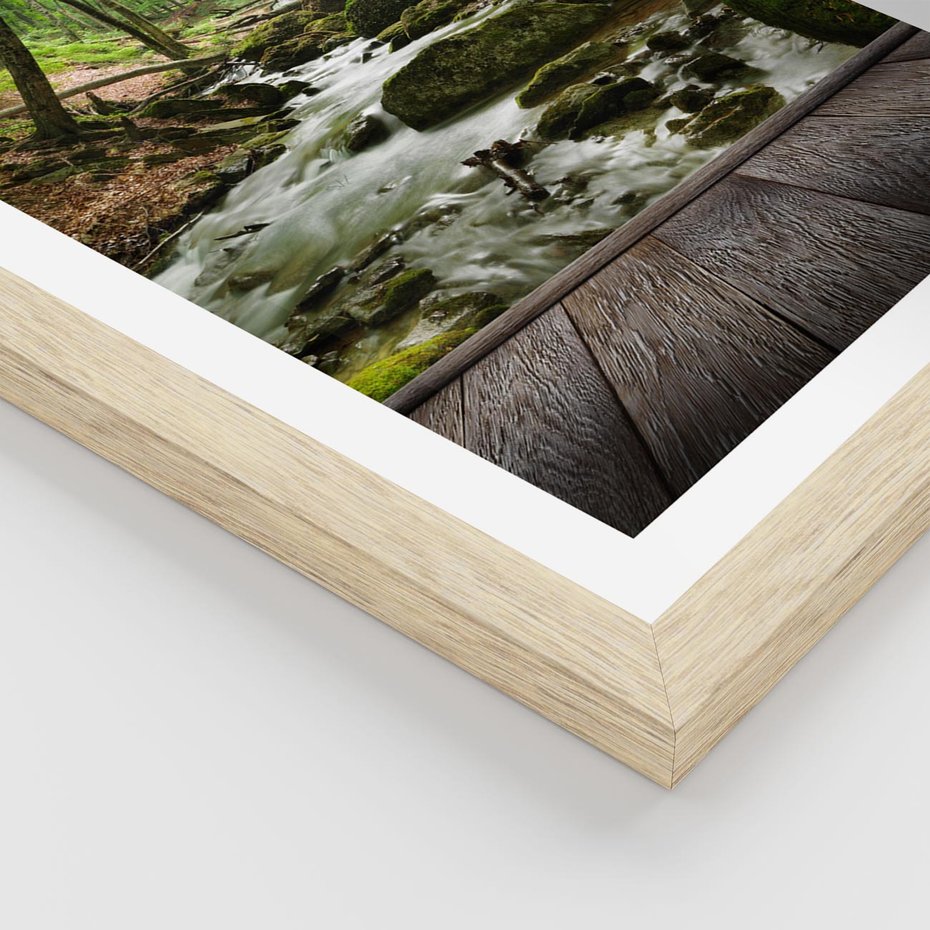 Plakat w ramie 30x40 - Strumyk w lesie - strumyk, w lesie - rama drewno