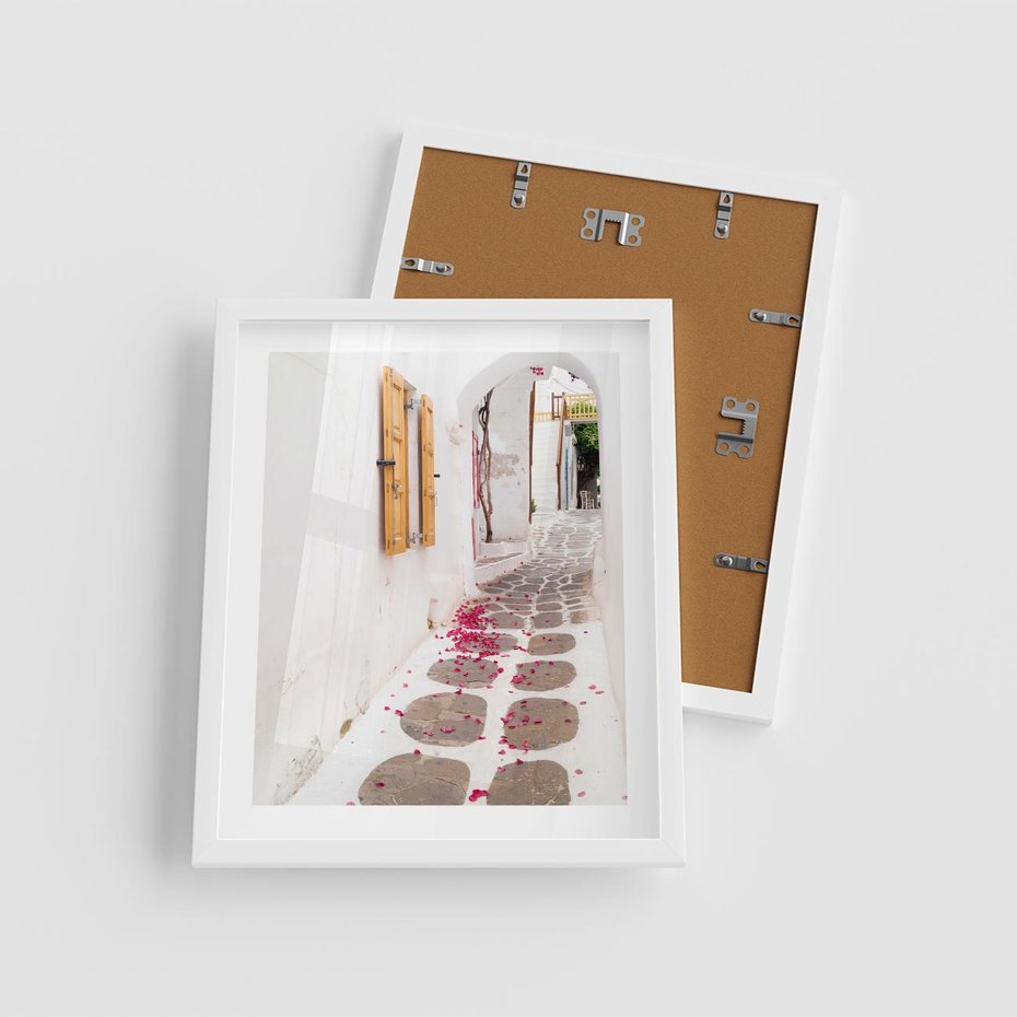 Plakat w ramie 40x50 - Urok Południowej Uliczki - uliczka, południe - rama biała