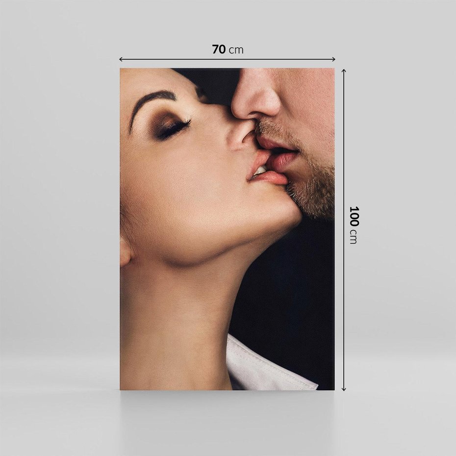 Obraz na płótnie 70x100 - Miłosne Uczucia - kobieta, pocałunek