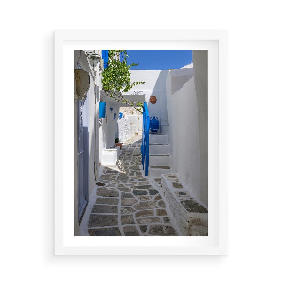 Plakat w ramie 50x70 - Uroki Santorini: Perspektywiczna Uliczka - uliczka, perspektywa - rama biała