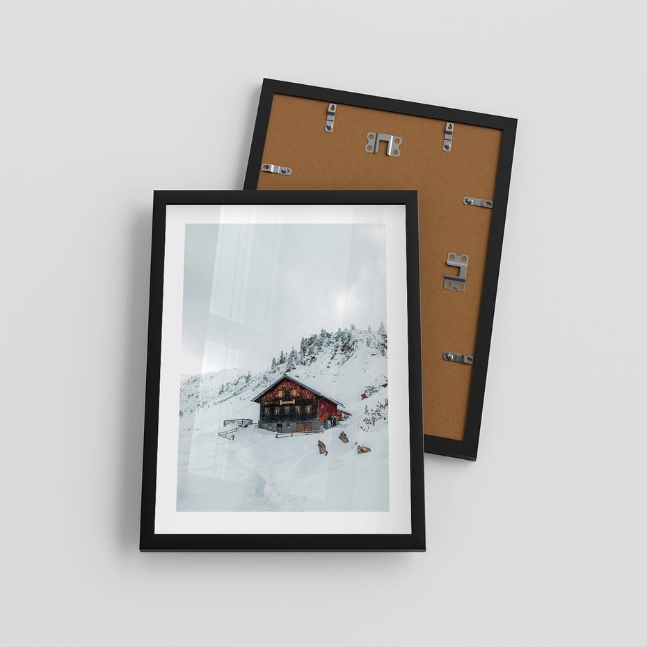Plakat w ramie 30x40 - Zimowa Magia - domek, śnieg - rama czarna