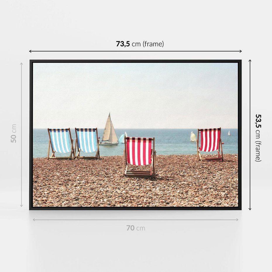 Obraz w ramie 70x50 - Letnia retro bajka - fotografia, pasiaste leżaki - rama czarna