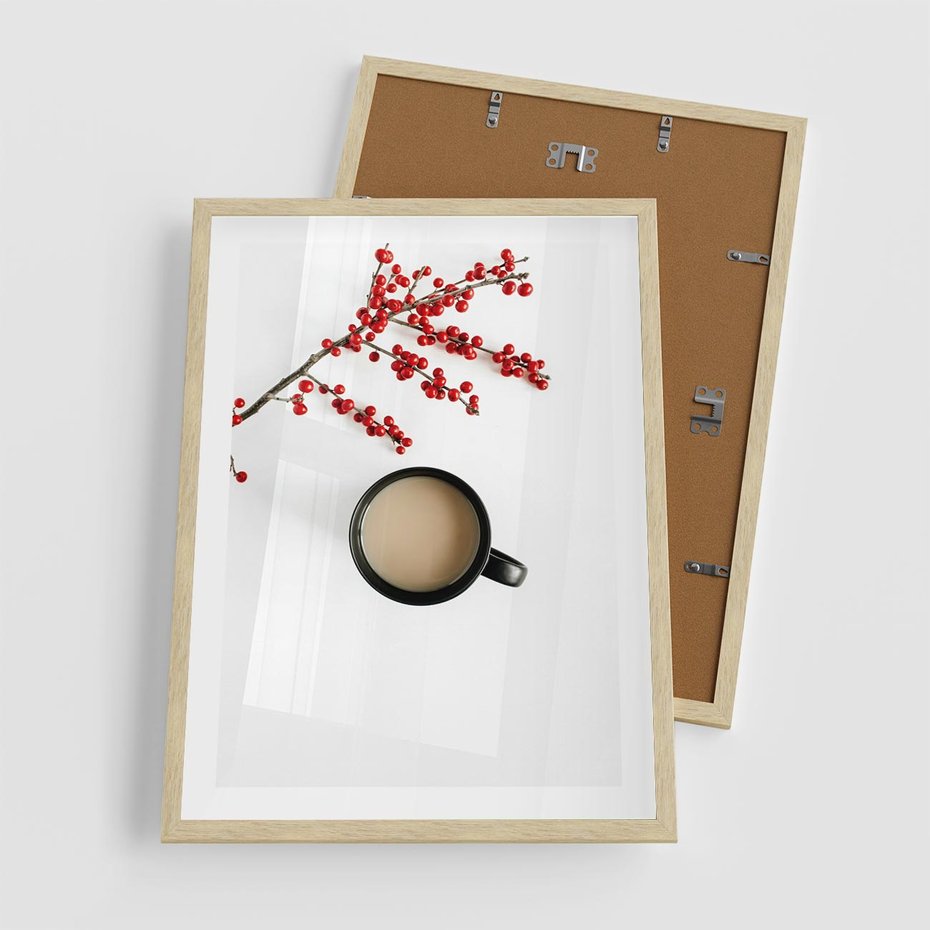 Plakat w ramie 50x70 - Filiżanka Kawy z Gałązką Jarzębiny - kawa, gałązka jarzębiny - rama drewno