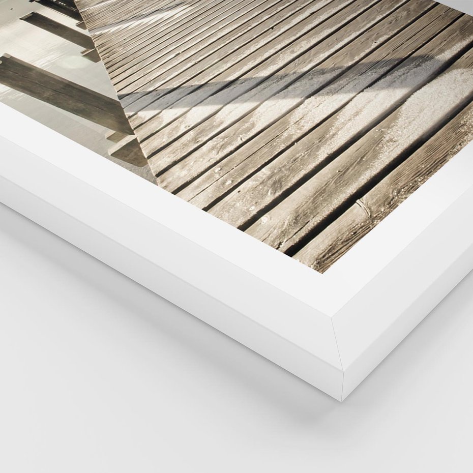 Plakat w ramie 30x40 - Idylliczny pomost nad jeziorem - pomost, jezioro - rama biała