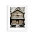 Plakat w ramie 30x40 - Stary Drewniany Dom w Śniegu - stary drewniany dom, zima - rama biała