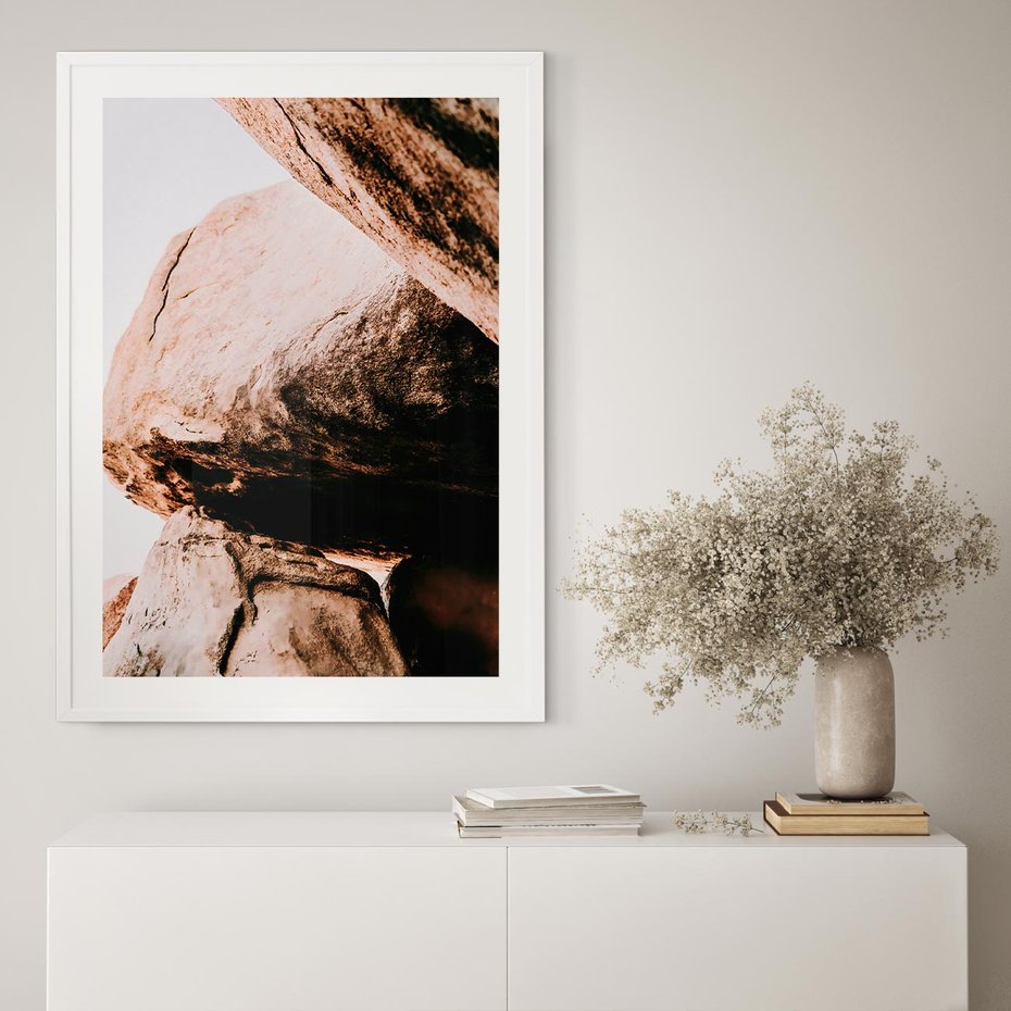 Plakat w ramie 30x40 - Tekstura Brązu - skały, głazy - rama biała