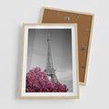 Plakat w ramie 50x70 - Różowy Paryż - czarno białe zdjęcie, wieża eiffla - rama drewno