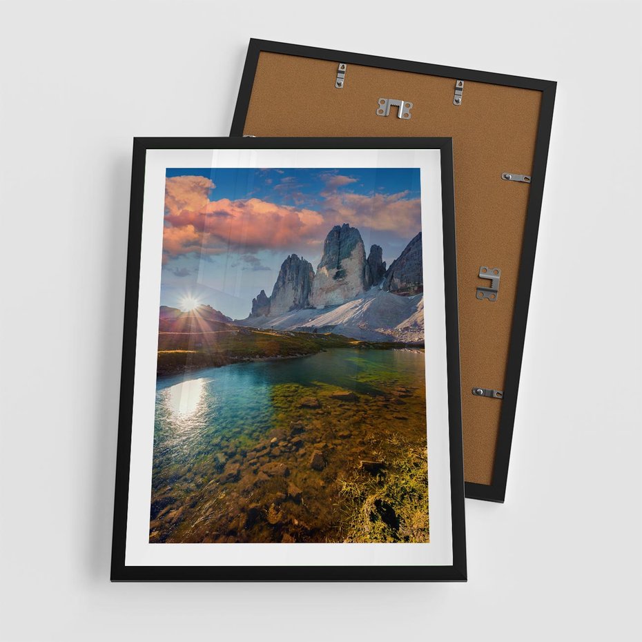 Plakat w ramie 50x70 - Jezioro wśród majestatycznych gór - jezioro, góry - rama czarna