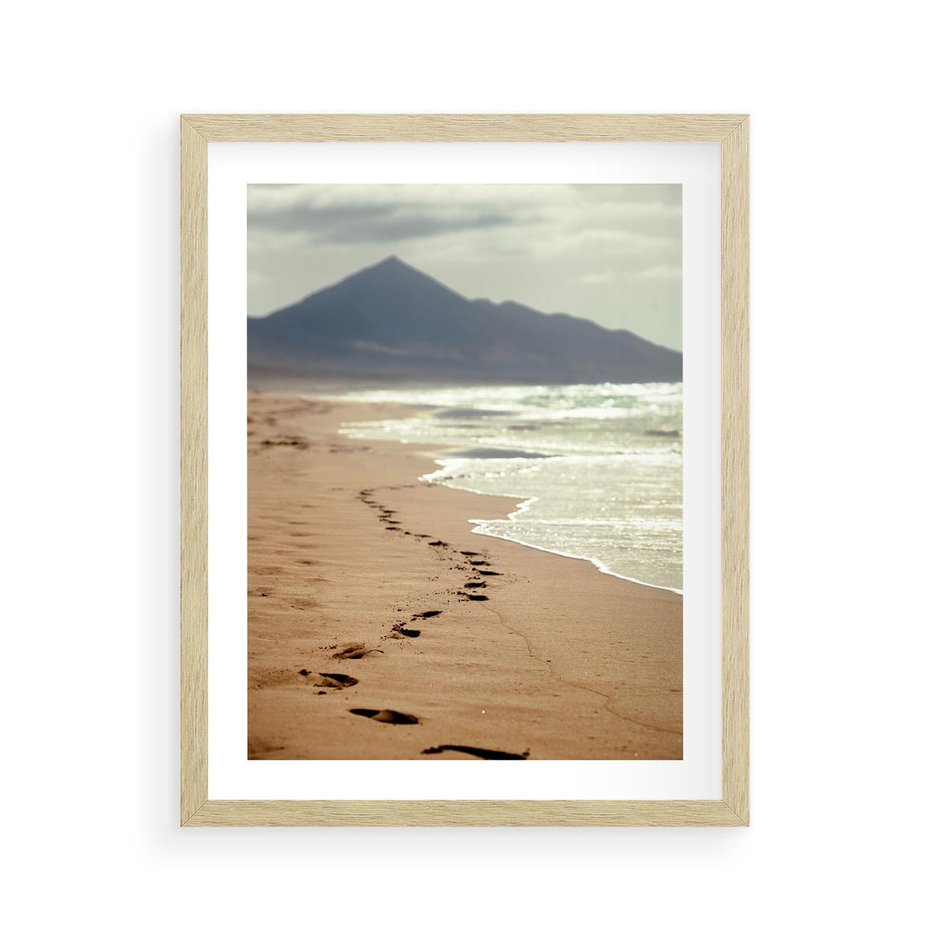 Plakat w ramie 40x50 - Ślady stóp na plaży - plaża, ślady - rama drewno
