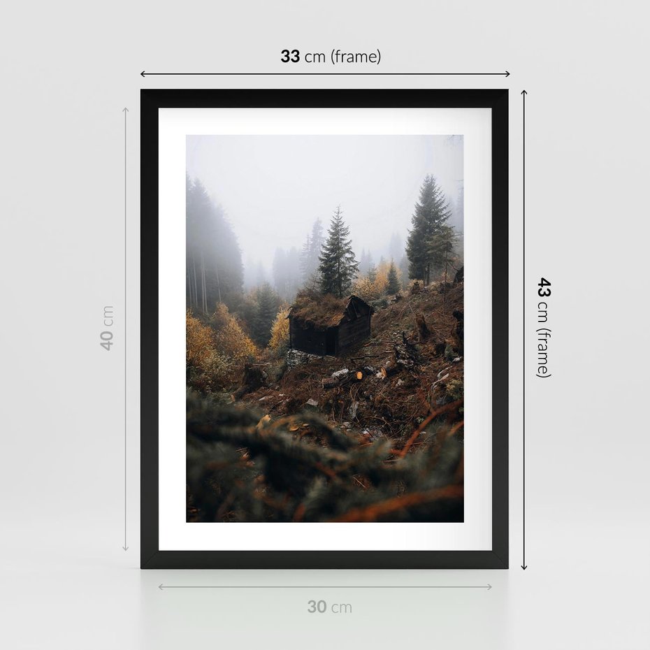 Plakat w ramie 30x40 - Górski las - stary zniszczony domek w górach, góry - rama czarna