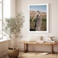 Plakat bez ramy 30x40 - Rustykalna Praktyczność: Fotografia Siekiery - rustykalna fotografia, siekiera wbita w pieniek