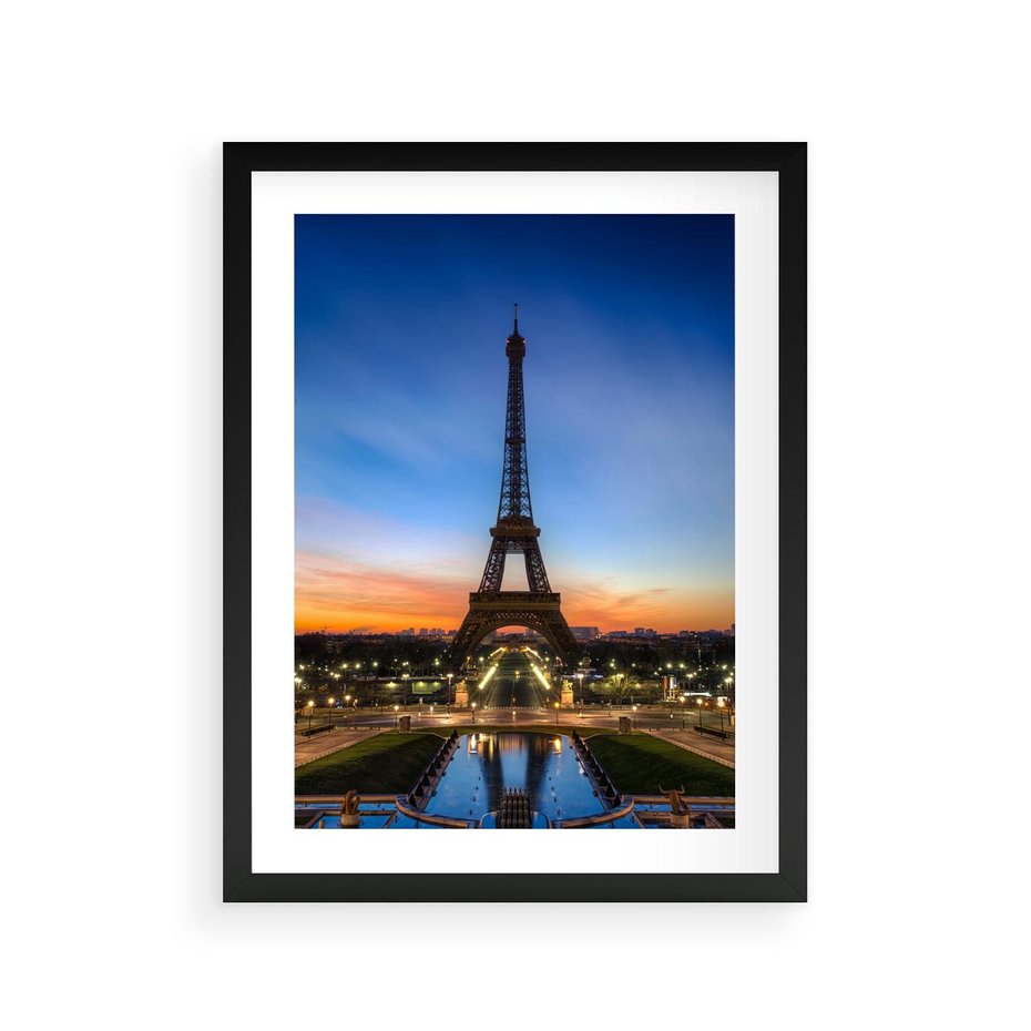 Plakat w ramie 30x40 - Wieża Eiffla w Innej Odsłonie - wieża, Eiffla - rama czarna
