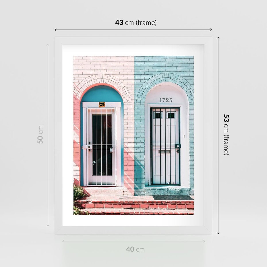 Plakat w ramie 40x50 - Urok Starych Drzwi - stare retro drzwi kamienicy, pastelowe kolory - rama biała