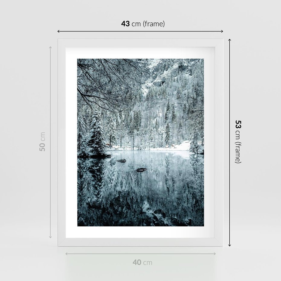 Plakat w ramie 40x50 - Zimowy Raj - zimowy górski krajobraz, jezioro w górach - rama biała