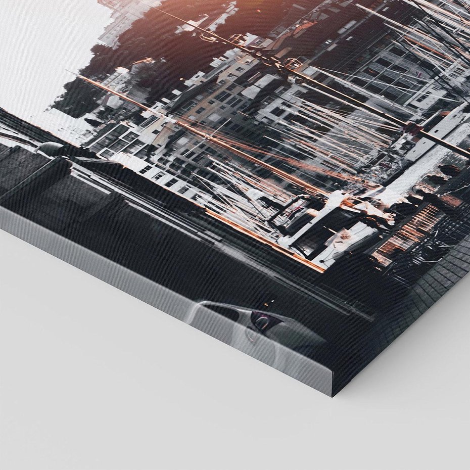 Obraz na płótnie 70x70 - Światło Portowe - czarno białe zdjecie, uliczka w nadmorskim mieście