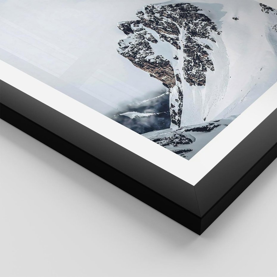 Plakat w ramie 30x40 - Górski Majestat - górskie szczyty pod śniegiem, górski krajobraz - rama czarna