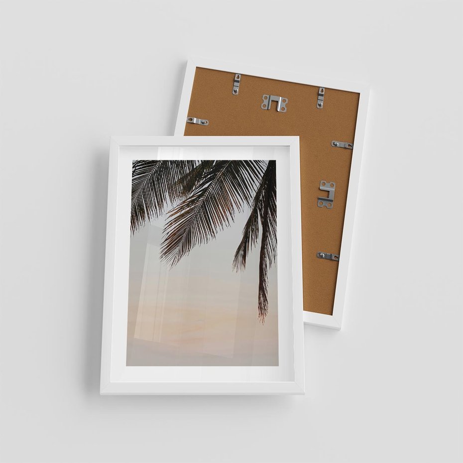 Plakat w ramie 30x40 - Tropikalna Harmonia - palmy na tle nieba - rama biała