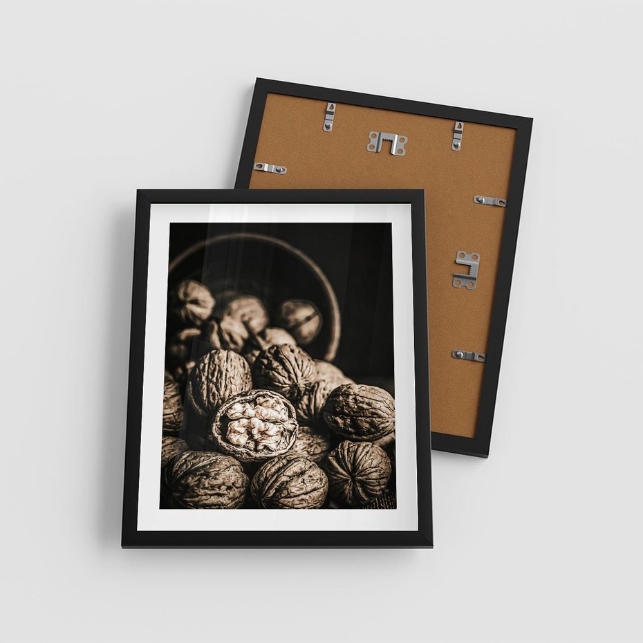 Plakat w ramie 40x50 - Orzechy Włoskie w Sepii - orzechy włoskie, fotografia retro - rama czarna