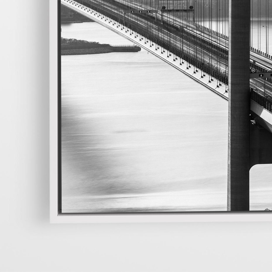 Obraz w ramie 80x80 - Ikona Miasta - most Nowy Jork, czarno biała fotografia - rama biała