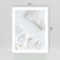Plakat bez ramy 40x50 - Sztuka i Komfort - pościel, biała kołdra poduszka