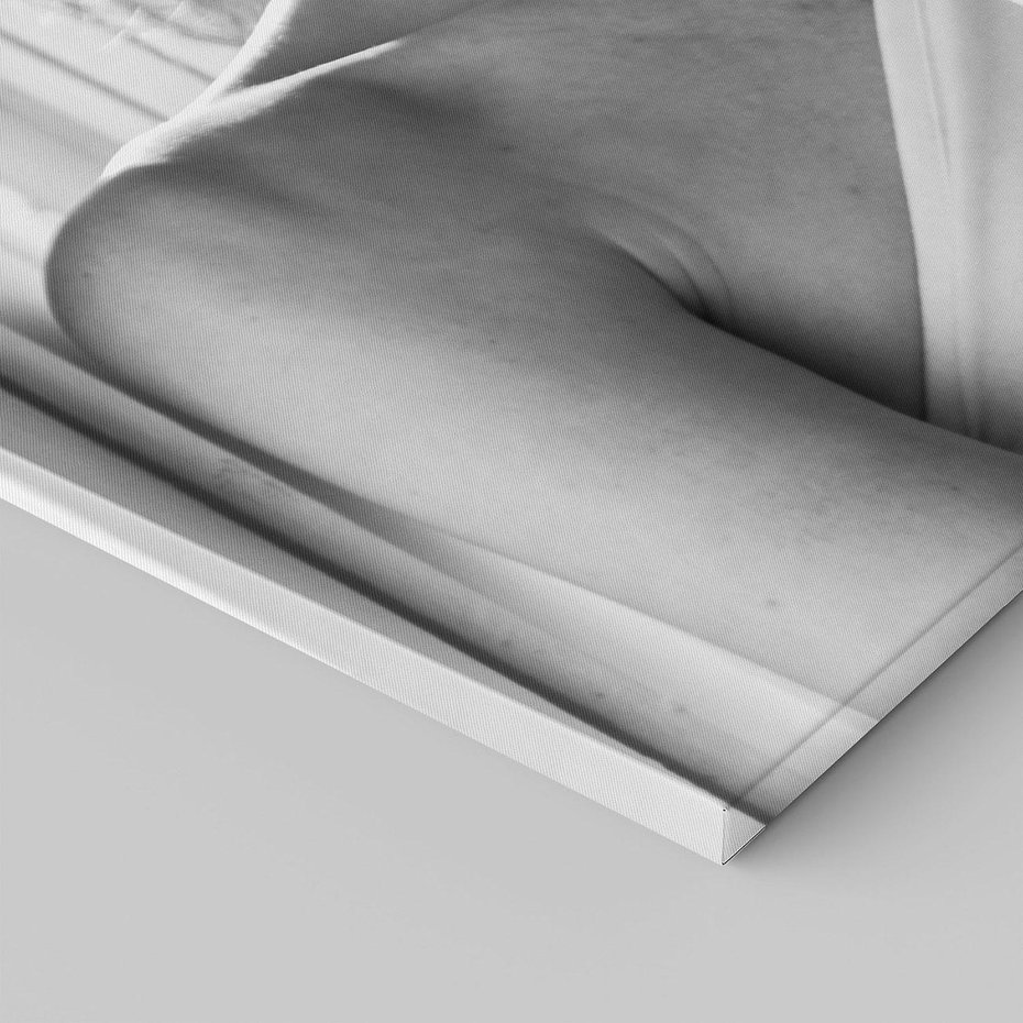 Obraz na płótnie 120x80 - Za Firanką - czarno białe zdjecie, piękny portret eterycznej kobiety