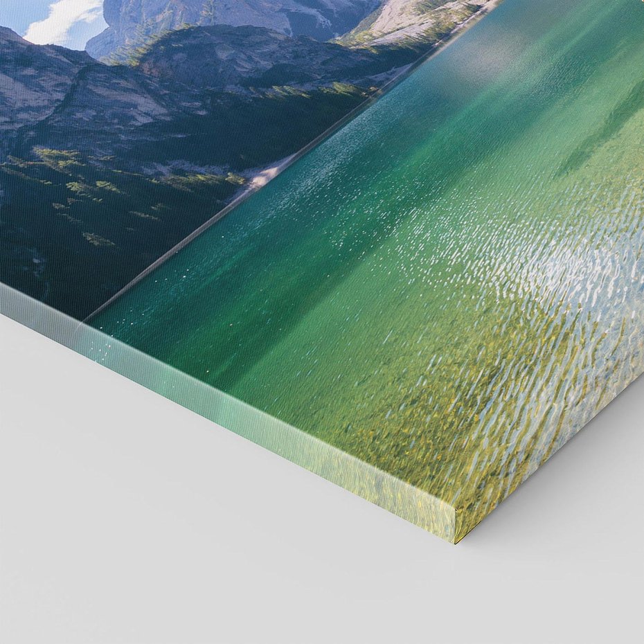 Obraz na płótnie 70x50 - Wzgórza i Jezioro: Urok Górskiej Przyrody - góry, jezioro