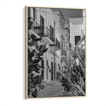 Obraz w ramie 80x120 - Nadmorska Uliczka - czarno białe zdjecie, uliczka w nadmorskim mieście - rama drewno