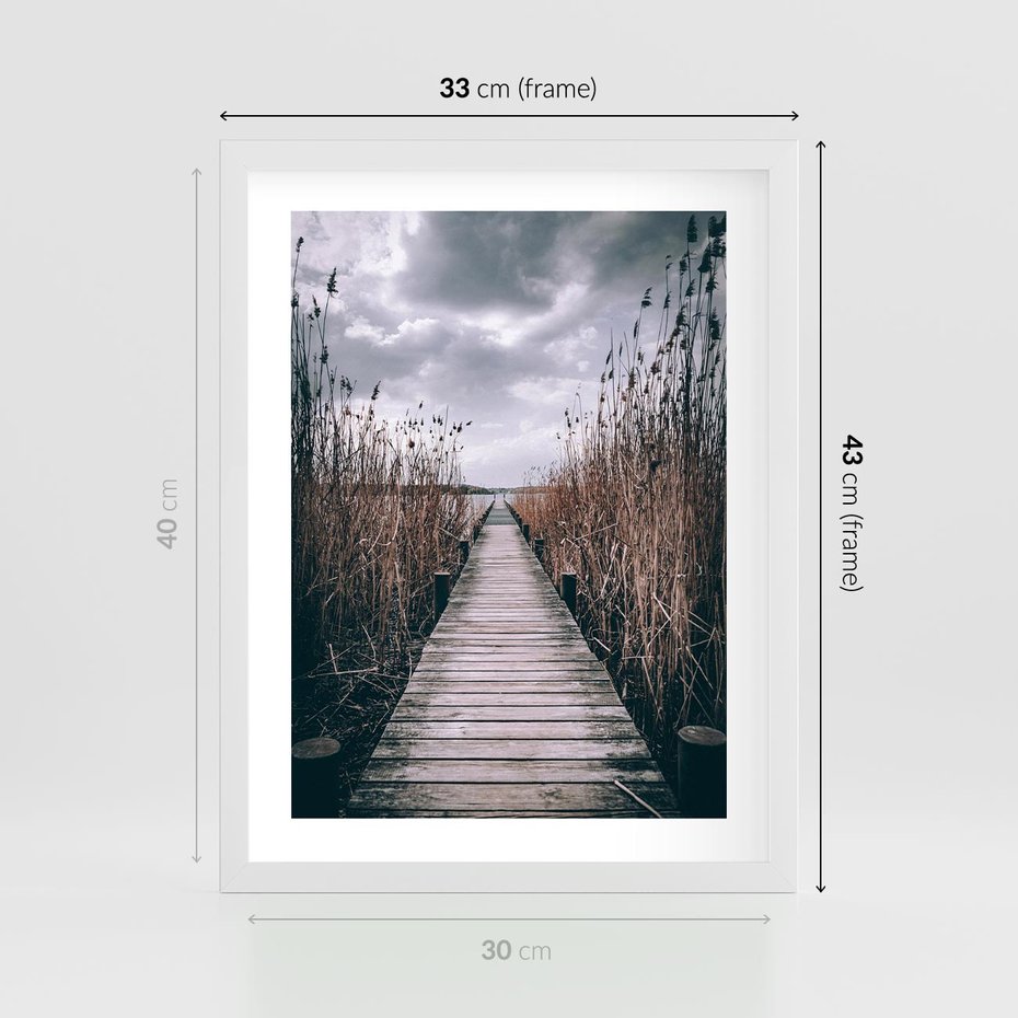 Plakat w ramie 30x40 - Mglisty krajobraz - pomost, morze - rama biała