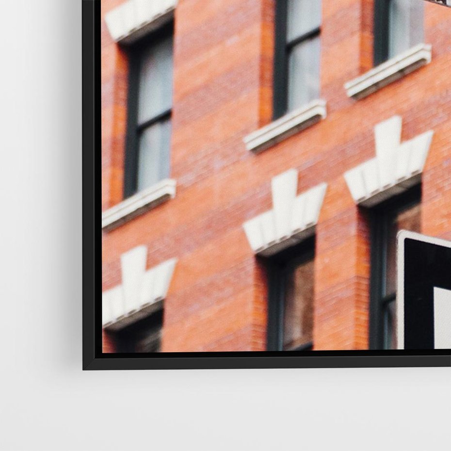 Obraz w ramie 100x70 - Namiastka wielkiego miasta - Nowy Jork, drogowskaz - rama czarna