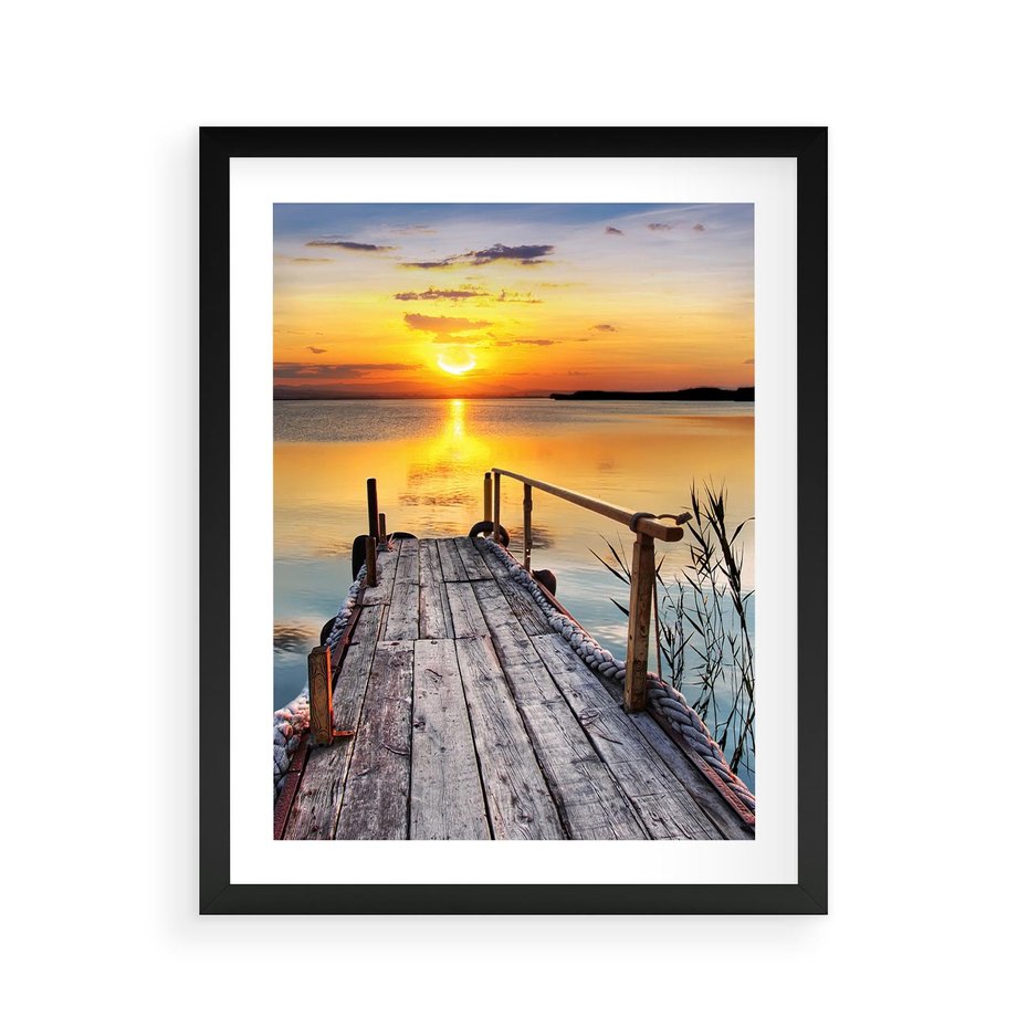 Plakat w ramie 40x50 - Zachód nad jeziorem z pomostem - pomost, jezioro - rama czarna