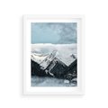 Plakat w ramie 30x40 - Magia Zimy w Górach - góry, śnieg - rama biała