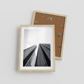 Plakat w ramie 30x40 - Monochromatyczna Wizja - architektura, wysoki wieżowiec - rama drewno