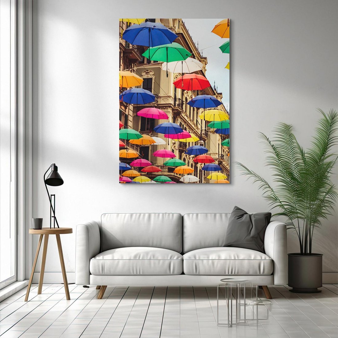 Obraz na płótnie 70x100 - Barwna symfonia wyobraźni - fotografia, kolorowe parasolki podwieszone nad ulicą