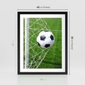 Plakat w ramie 40x50 - Namiętność Piłki i Gola - piłka nożna, gol - rama czarna