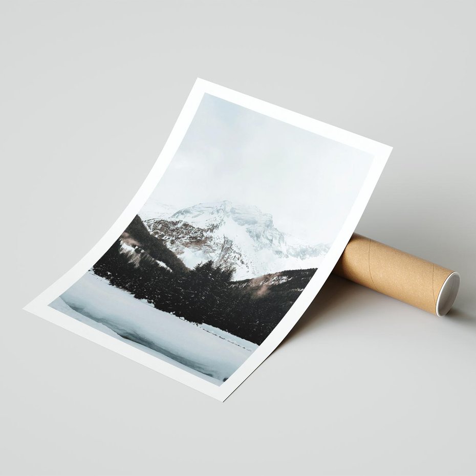 Plakat bez ramy 50x70 - W Cieniu Śnieżnych Szczytów - górski krajobraz, zima