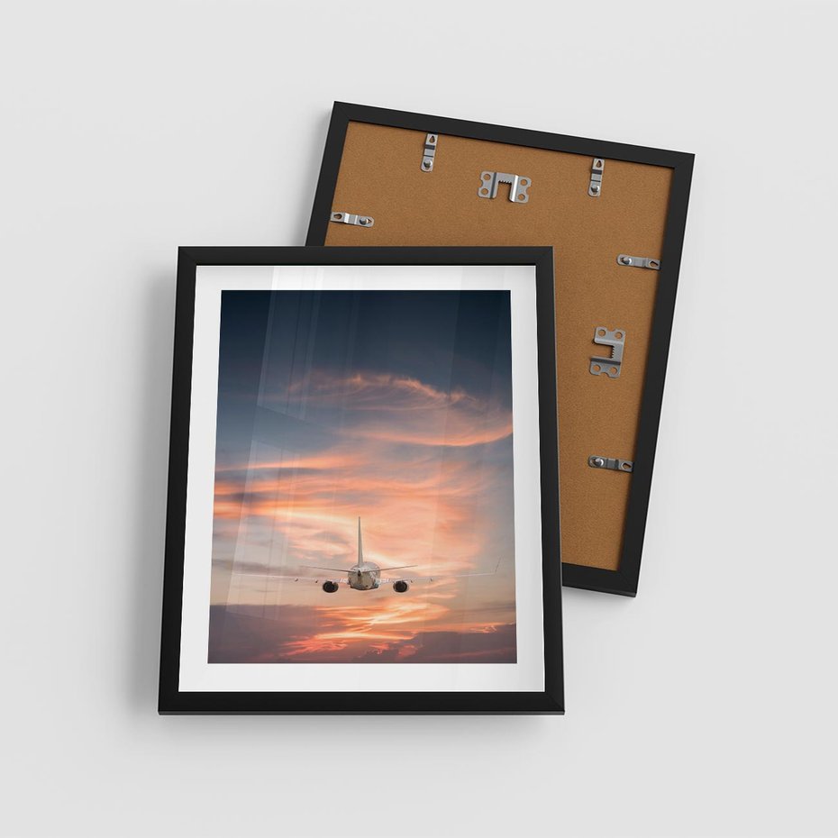 Plakat w ramie 40x50 - Podróż w Kierunku Słońca - samolot, samolot w powietrzu - rama czarna
