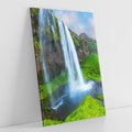 Obraz na płótnie 50x70 - majestat górskiego krajobrazu - wodospad, góry