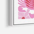 Obraz w ramie 80x120 - Roztańczone Kraby - różowe kwiaty i kraby, abstrakcyjna kompozycja - rama biała