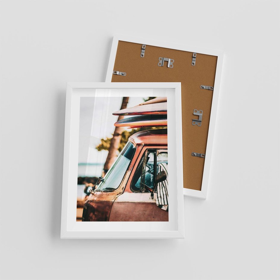 Plakat w ramie 30x40 - Surfingowa Wolność - samochód, stary van - rama biała