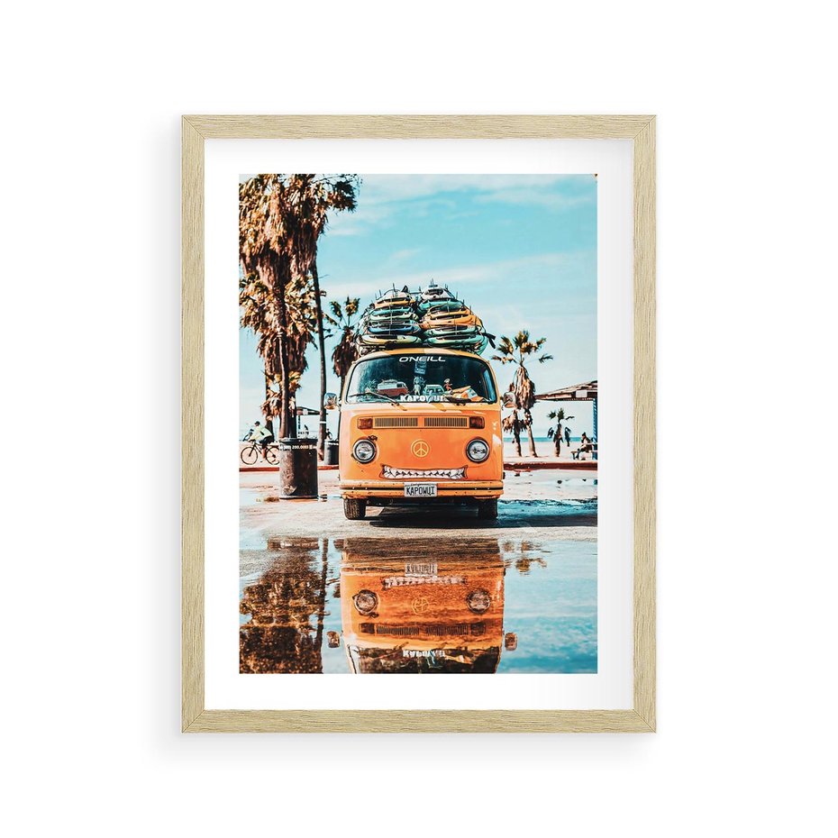Plakat w ramie 30x40 - Wakacje na Kółkach - kamper, deski surfingowe na dachu - rama drewno